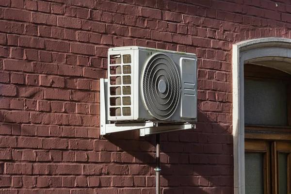 How to Choose the Right Window Air Conditioner